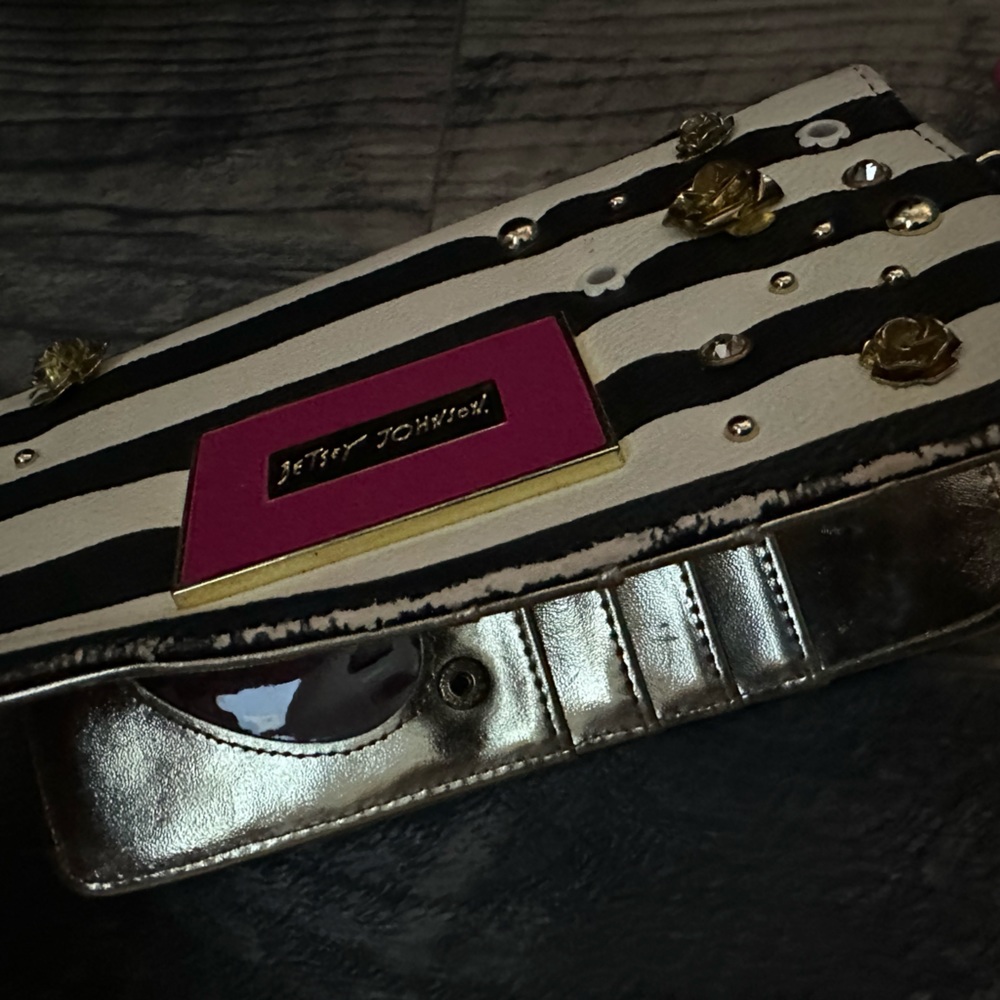 Betsey Johnson purse with matching wristlet - Picture 4 of 15